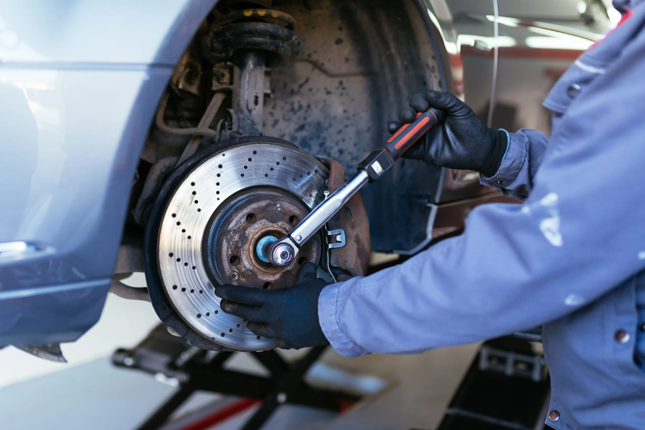 Man,Fixing,Brake,Disk.,Selective,Focus.